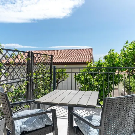 Apartmán 1 *